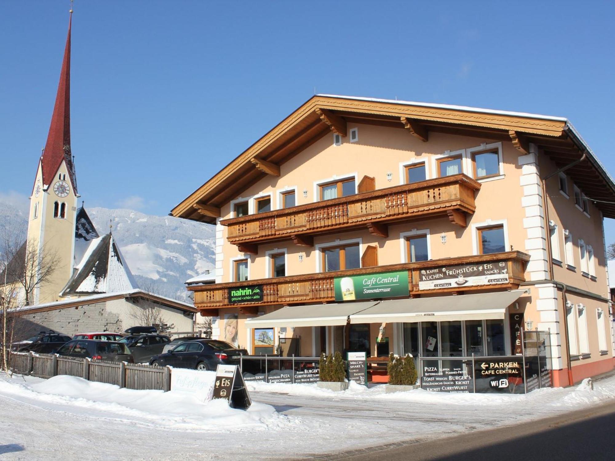 Charming Apartment In Uderns With Balcony Eksteriør bilde