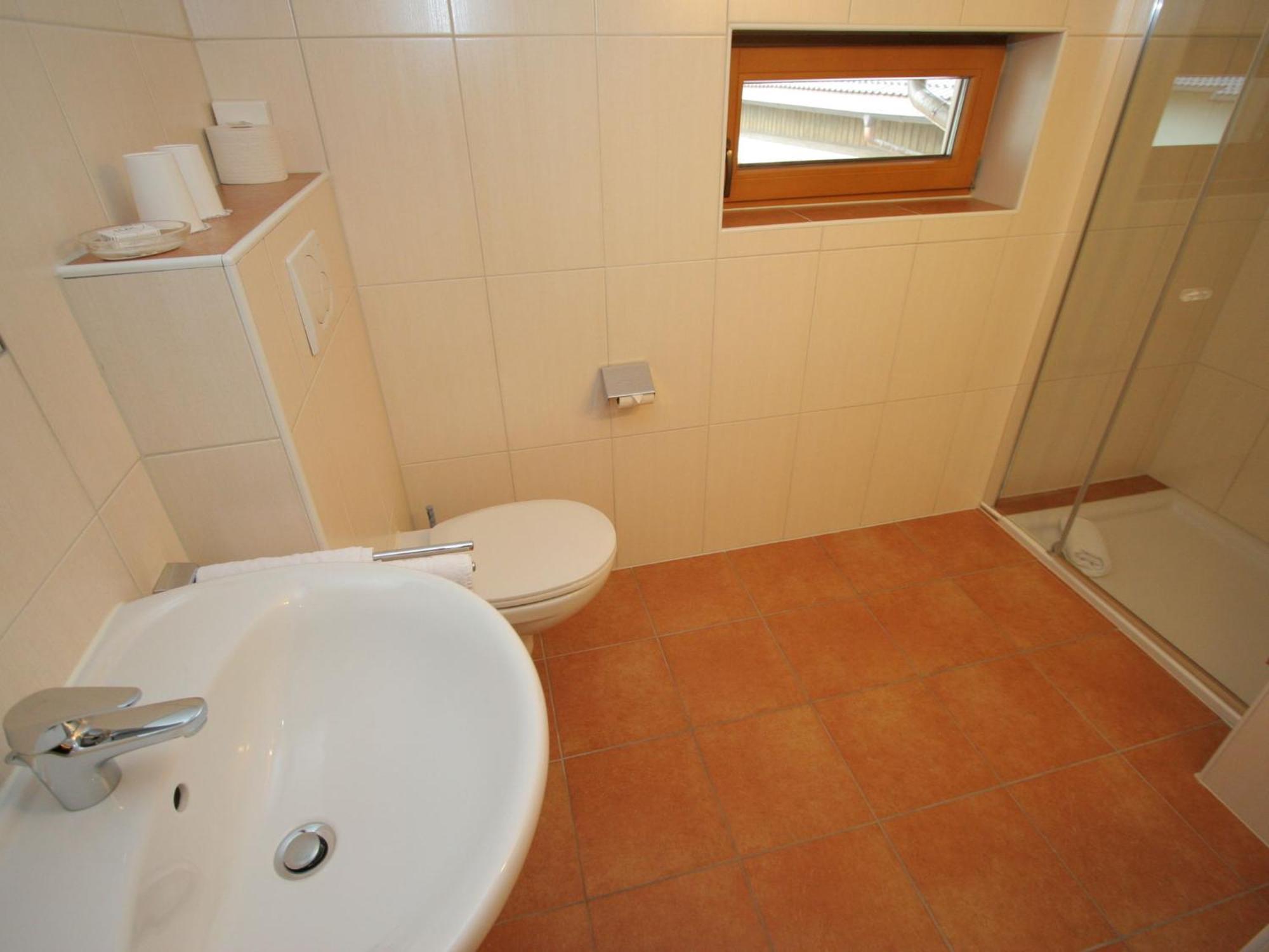 Charming Apartment In Uderns With Balcony Eksteriør bilde