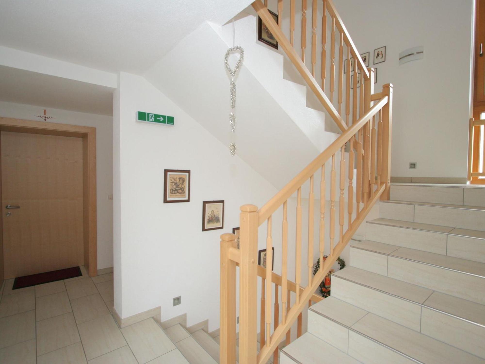 Charming Apartment In Uderns With Balcony Eksteriør bilde