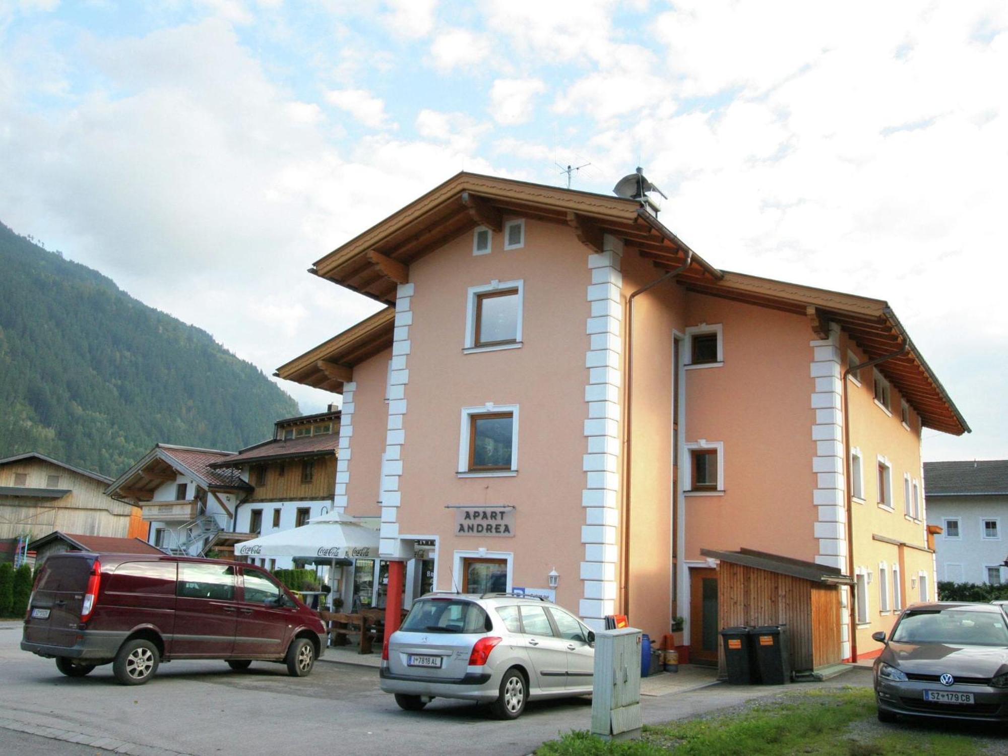 Charming Apartment In Uderns With Balcony Eksteriør bilde
